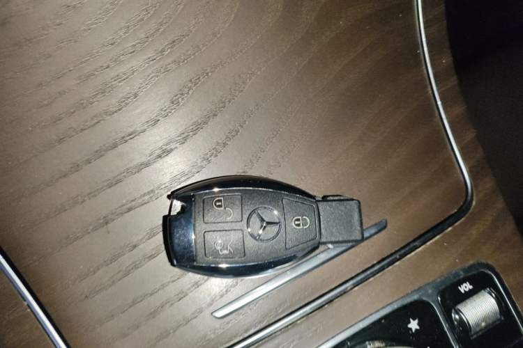 Used Mercedes-Benz GLC 2019 GLC 300 L 4MATIC Dynamic Model Vehicle Key