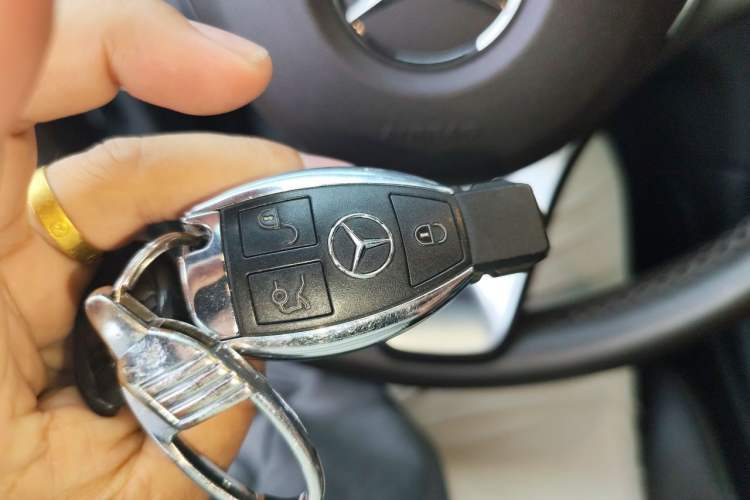 Used Mercedes-Benz GLC 2019 GLC 260 L 4MATIC Luxury Model Vehicle Key