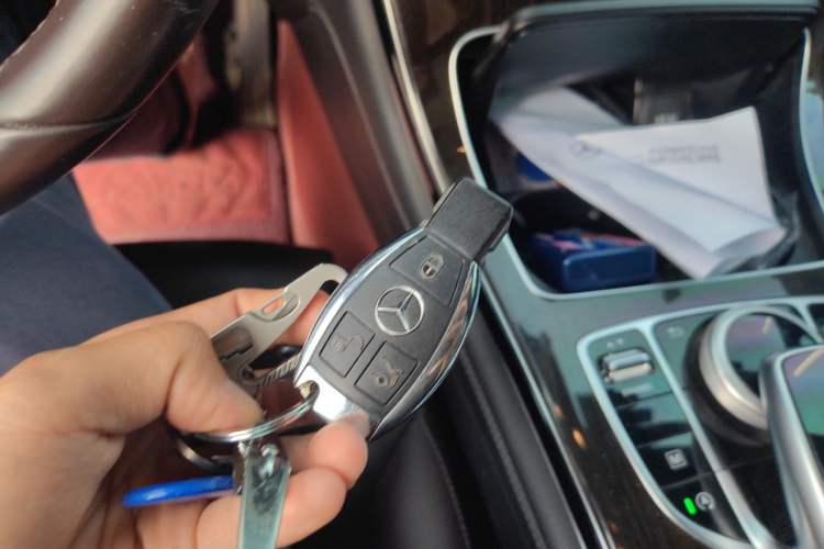 Used Mercedes-Benz GLC 2019 GLC 260 4MATIC Luxury Model Vehicle Key