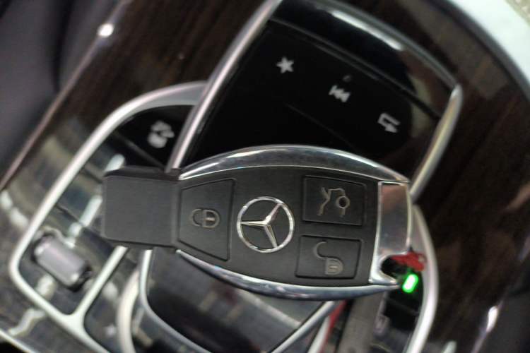 Used Mercedes-Benz GLC 2019 GLC 260 L 4MATIC Dynamic Model Vehicle Key