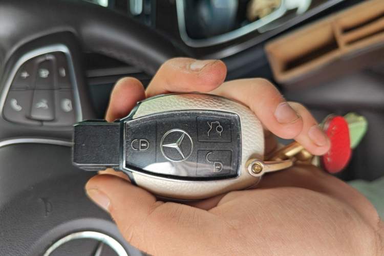 Used Mercedes-Benz GLC 2019 Facelift GLC 260 L 4MATIC Luxury Model Vehicle Key