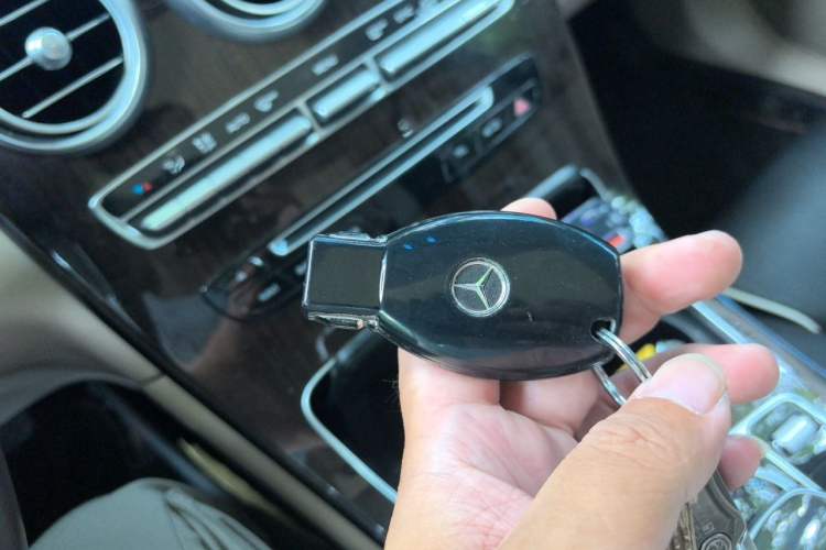 Used Mercedes-Benz GLC 2019 Facelift GLC 260 L 4MATIC Luxury Model Vehicle Key