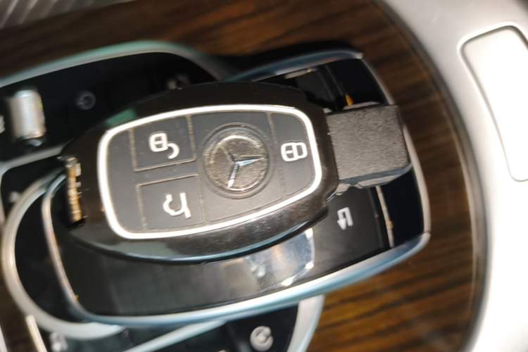 Used Mercedes-Benz GLC 2019 GLC 260 L 4MATIC Dynamic Model Vehicle Key