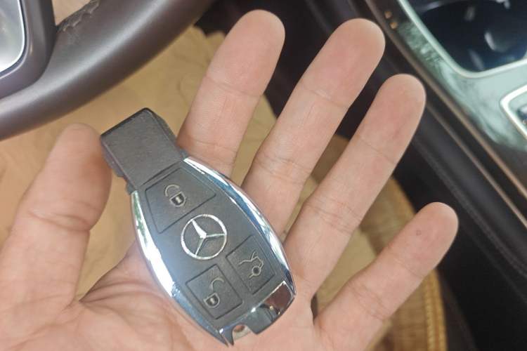 Used Mercedes-Benz GLC 2019 Facelift GLC 260 L 4MATIC Luxury Model Vehicle Key