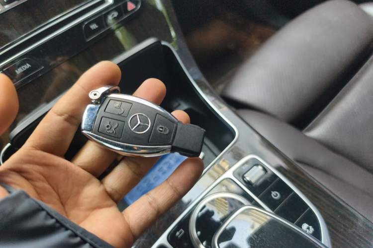 Used Mercedes-Benz GLC 2019 GLC 260 4MATIC Luxury Model Vehicle Key