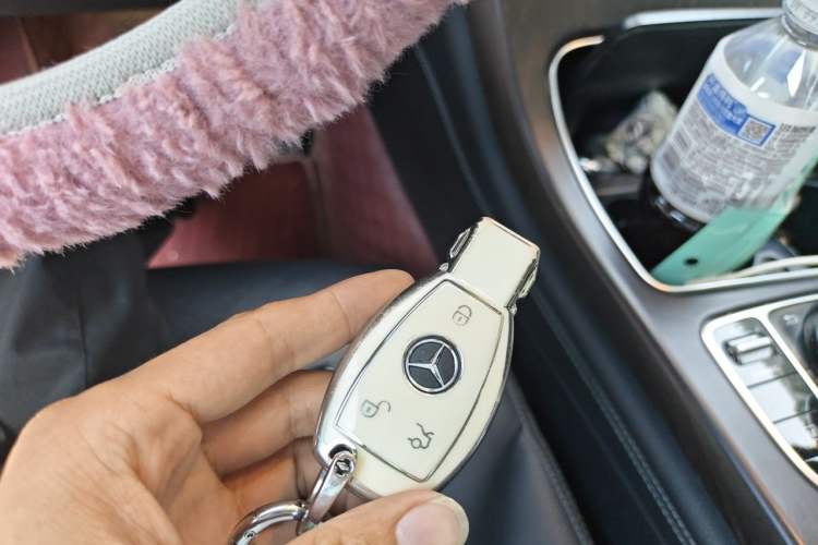 Used Mercedes-Benz GLC 2019 Facelift GLC 260 L 4MATIC Luxury Model Vehicle Key
