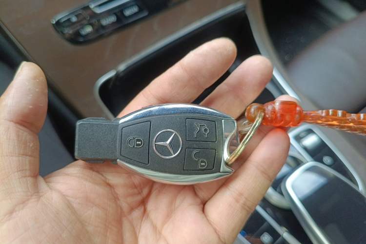 Used Mercedes-Benz GLC 2019 GLC 300 L 4MATIC Dynamic Model Vehicle Key