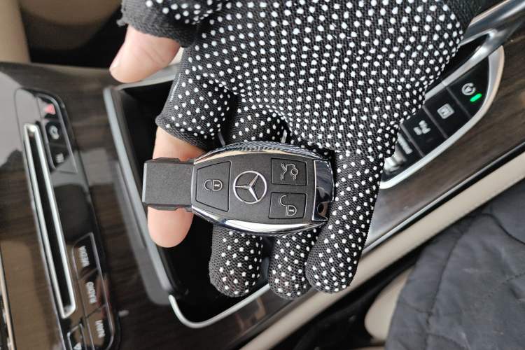 Used Mercedes-Benz GLC 2019 GLC 260 L 4MATIC Dynamic Model Vehicle Key
