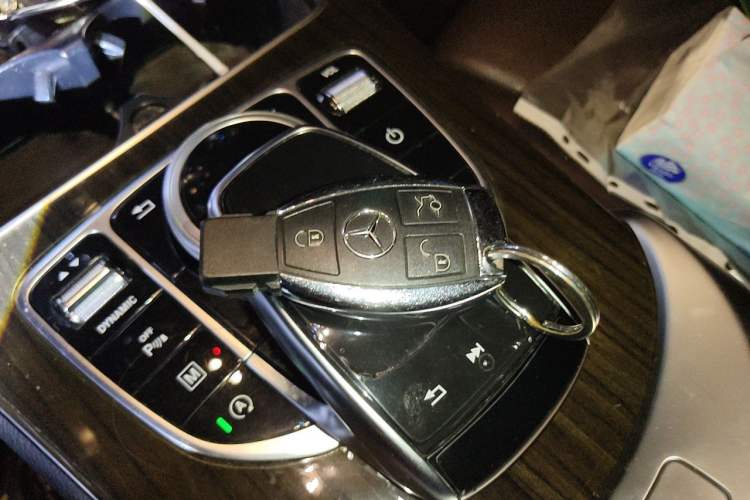Used Mercedes-Benz GLC 2019 GLC 260 L 4MATIC Dynamic Model Vehicle Key