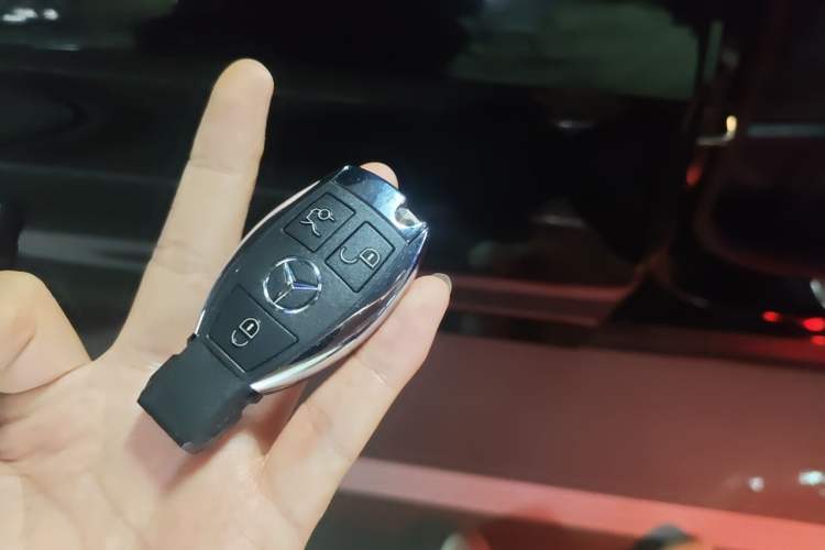 Used Mercedes-Benz GLC 2019 GLC 260 L 4MATIC Dynamic Model Vehicle Key