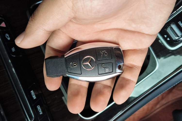 Used Mercedes-Benz GLC 2019 GLC 260 L 4MATIC Luxury Model Vehicle Key