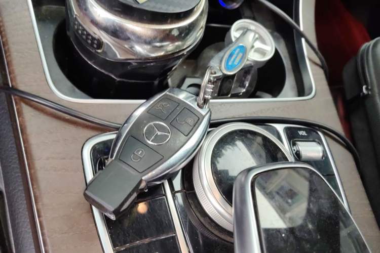Used Mercedes-Benz GLC 2019 GLC 300 L 4MATIC Dynamic Model Vehicle Key