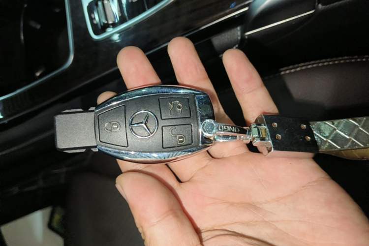 Used Mercedes-Benz GLC 2019 GLC 260 L 4MATIC Dynamic Model Vehicle Key