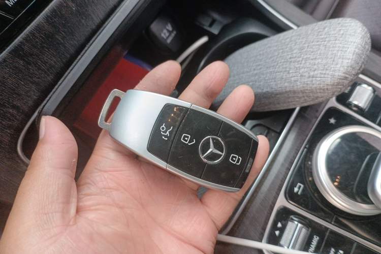 Used Mercedes-Benz GLC 2019 GLC 260 L 4MATIC Dynamic Model Vehicle Key