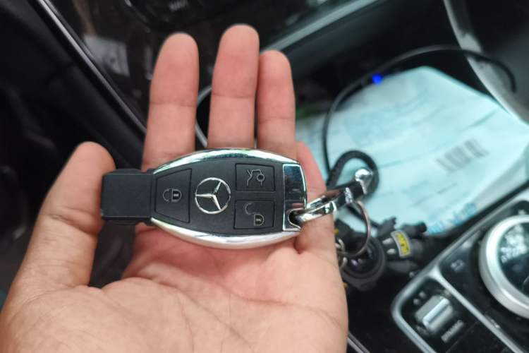 Used Mercedes-Benz GLC 2019 Facelift GLC 260 L 4MATIC Luxury Model Vehicle Key