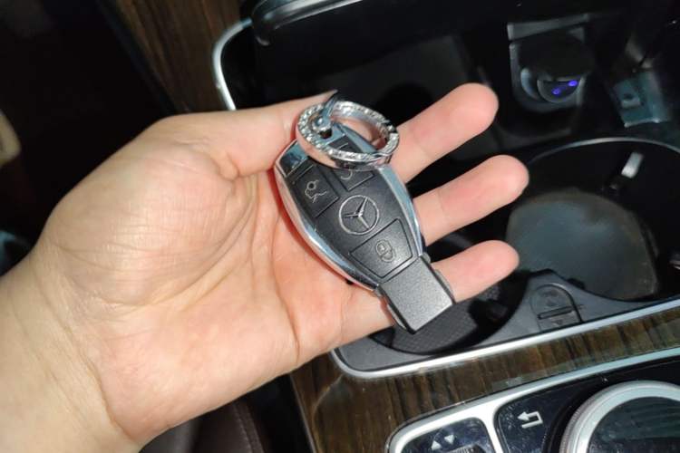 Used Mercedes-Benz GLC 2019 GLC 260 L 4MATIC Dynamic Model Vehicle Key