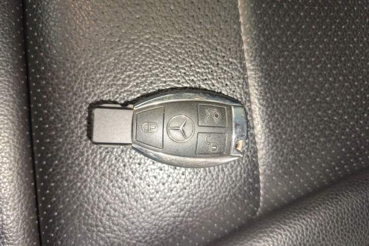 Used Mercedes-Benz GLC 2019 Facelift GLC 260 L 4MATIC Luxury Model Vehicle Key