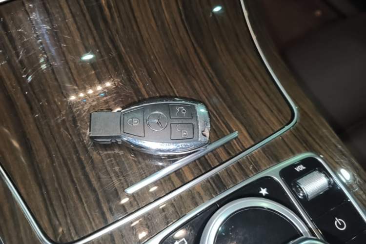 Used Mercedes-Benz GLC 2019 GLC 260 L 4MATIC Dynamic Model Vehicle Key