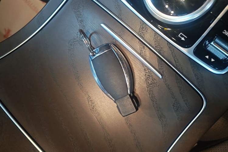 Used Mercedes-Benz GLC 2019 Refreshed GLC 300 L 4MATIC Dynamic Edition Vehicle Key