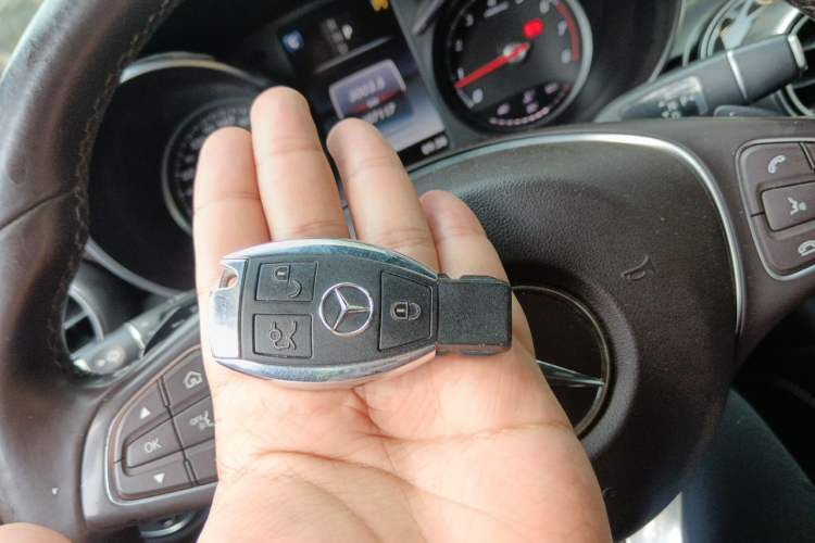 Used Mercedes-Benz GLC 2019 Facelift GLC 260 L 4MATIC Luxury Model Vehicle Key