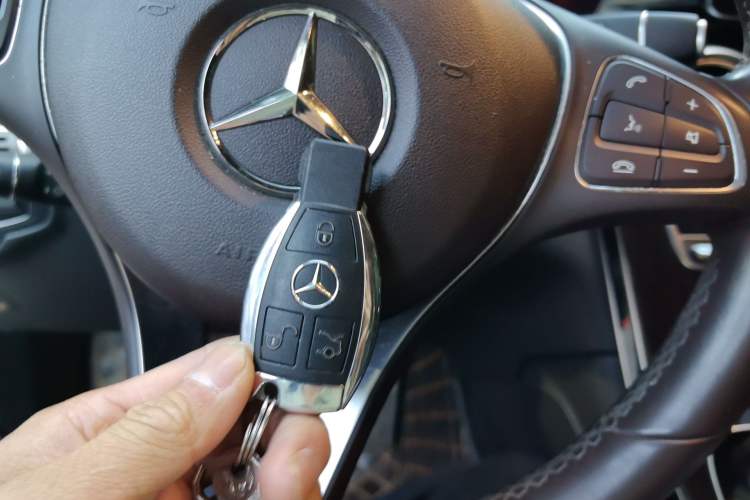 Used Mercedes-Benz GLC 2019 GLC 260 L 4MATIC Dynamic Model Vehicle Key