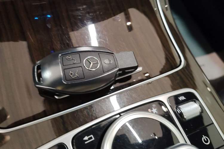 Used Mercedes-Benz GLC 2019 Facelift GLC 260 L 4MATIC Luxury Model Vehicle Key