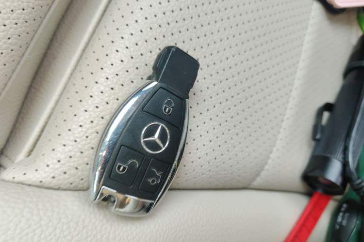 Used Mercedes-Benz GLC 2019 Facelift GLC 260 L 4MATIC Luxury Model Vehicle Key