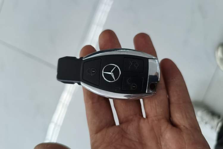 Used Mercedes-Benz GLC 2019 GLC 260 L 4MATIC Dynamic Model Vehicle Key