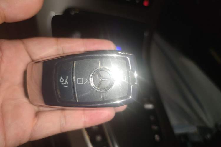 Used Mercedes-Benz GLC 2019 GLC 260 L 4MATIC Dynamic Model Vehicle Key