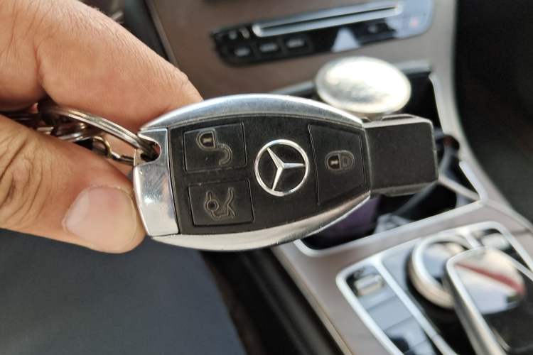 Used Mercedes-Benz GLC 2019 Refreshed GLC 300 L 4MATIC Dynamic Edition Vehicle Key