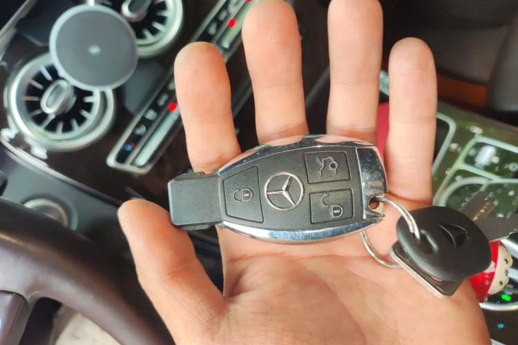 Used Mercedes-Benz GLC 2019 GLC 260 L 4MATIC Luxury Model Vehicle Key