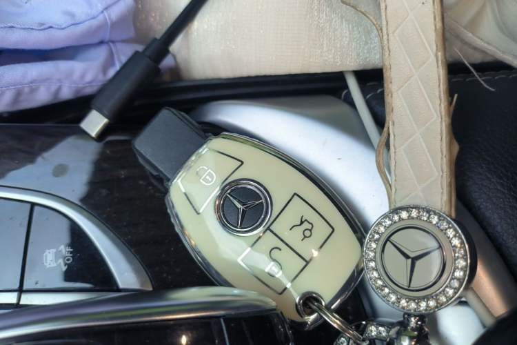 Used Mercedes-Benz GLC 2019 Facelift GLC 260 L 4MATIC Luxury Model Vehicle Key