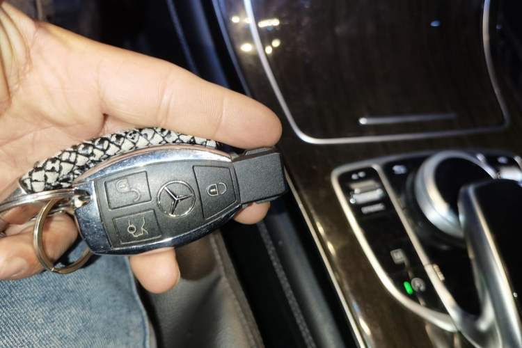 Used Mercedes-Benz GLC 2019 Facelift GLC 260 L 4MATIC Luxury Model Vehicle Key