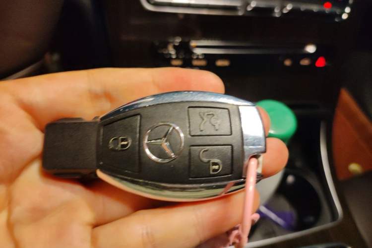 Used Mercedes-Benz GLC 2019 Facelift GLC 260 L 4MATIC Luxury Model Vehicle Key
