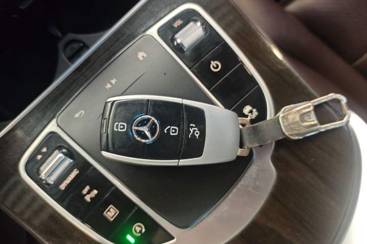 Used Mercedes-Benz GLC 2019 GLC 260 L 4MATIC Dynamic Model Vehicle Key