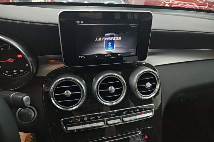 Used Mercedes-Benz GLC 2019 Facelift GLC 260 L 4MATIC Luxury Model Audio And AC Panel