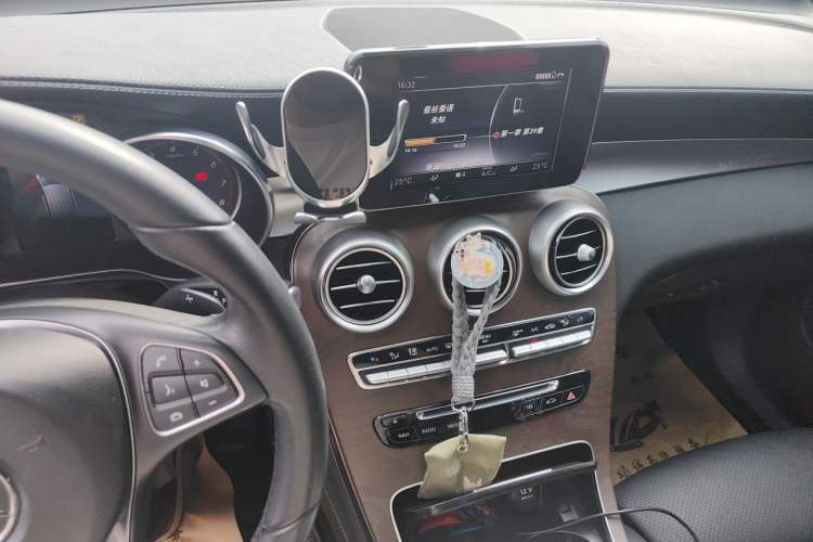 Used Mercedes-Benz GLC 2019 GLC 300 L 4MATIC Dynamic Model Audio And AC Panel