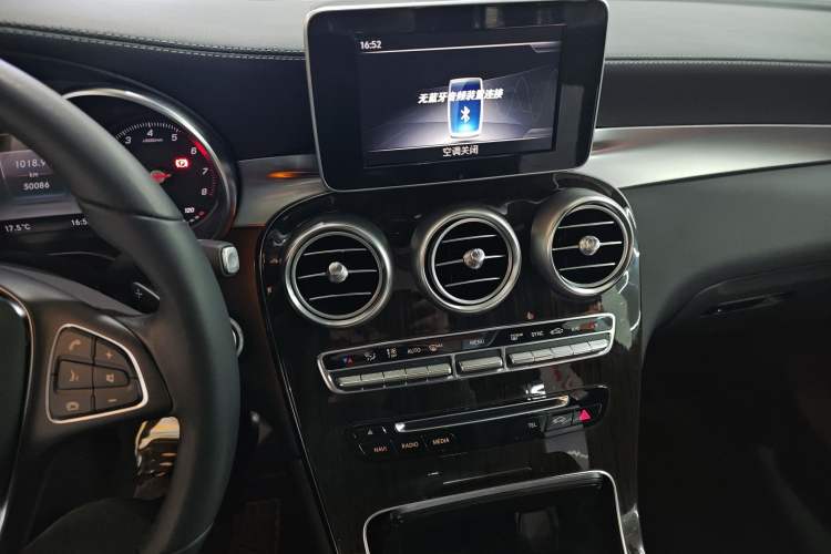 Used Mercedes-Benz GLC 2019 Facelift GLC 260 L 4MATIC Luxury Model Audio And AC Panel