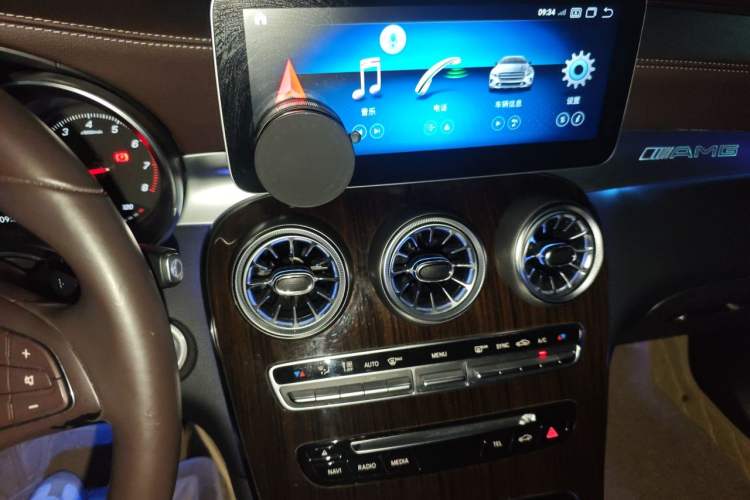 Used Mercedes-Benz GLC 2019 GLC 260 L 4MATIC Dynamic Model Audio And AC Panel
