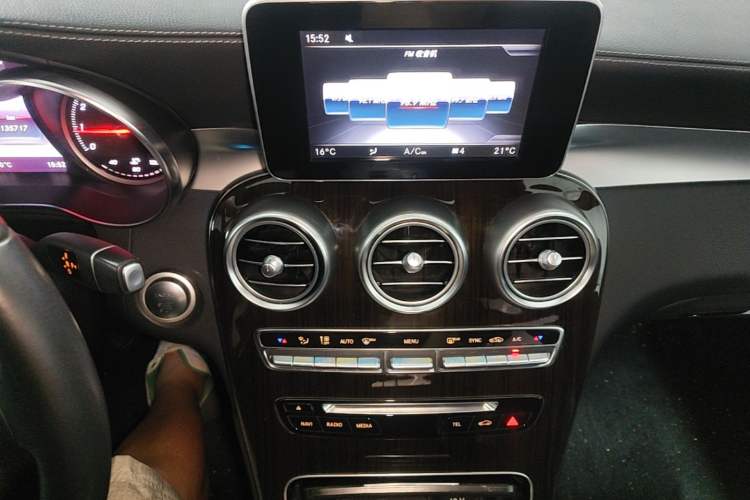 Used Mercedes-Benz GLC 2019 GLC 260 L 4MATIC Dynamic Model Audio And AC Panel
