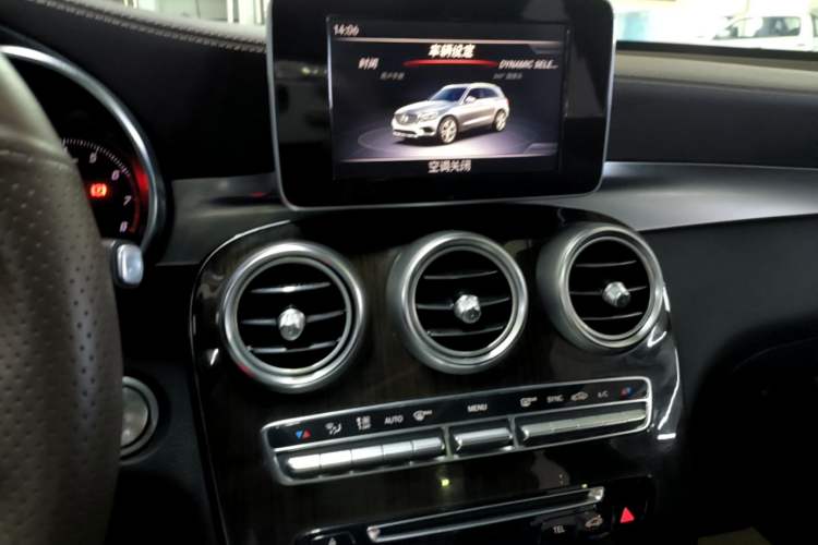 Used Mercedes-Benz GLC 2019 GLC 260 4MATIC Luxury Model Audio And AC Panel