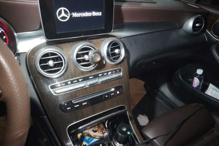 Used Mercedes-Benz GLC 2019 GLC 260 4MATIC Luxury Model Audio And AC Panel