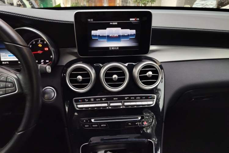 Used Mercedes-Benz GLC 2019 GLC 200 L 4MATIC Audio And AC Panel
