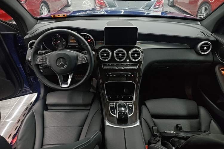 Used Mercedes-Benz GLC 2019 Facelift GLC 260 L 4MATIC Luxury Model Center Console