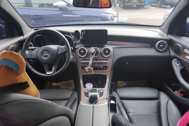 Used Mercedes-Benz GLC 2019 GLC 300 L 4MATIC Dynamic Model Center Console