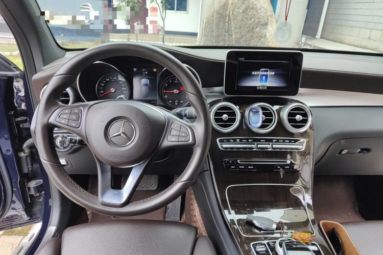 Used Mercedes-Benz GLC 2019 GLC 260 4MATIC Luxury Model Center Console