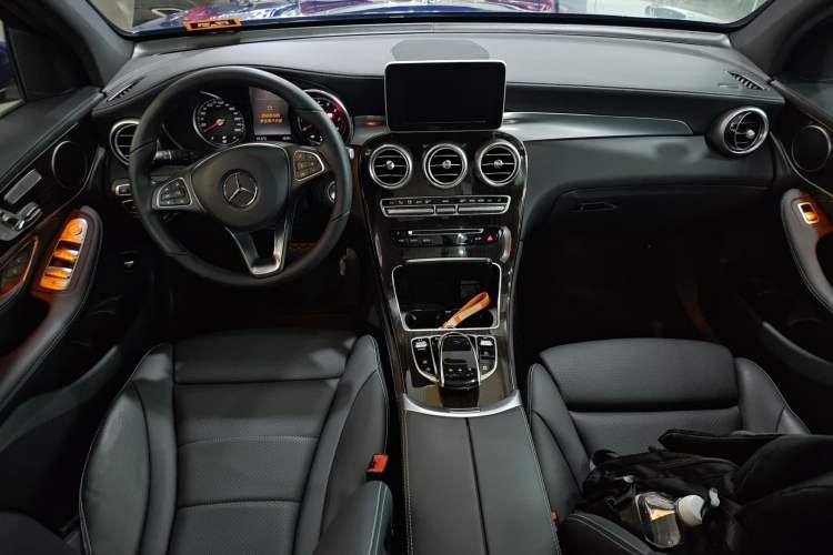 Used Mercedes-Benz GLC 2019 Facelift GLC 260 L 4MATIC Luxury Model Center Console