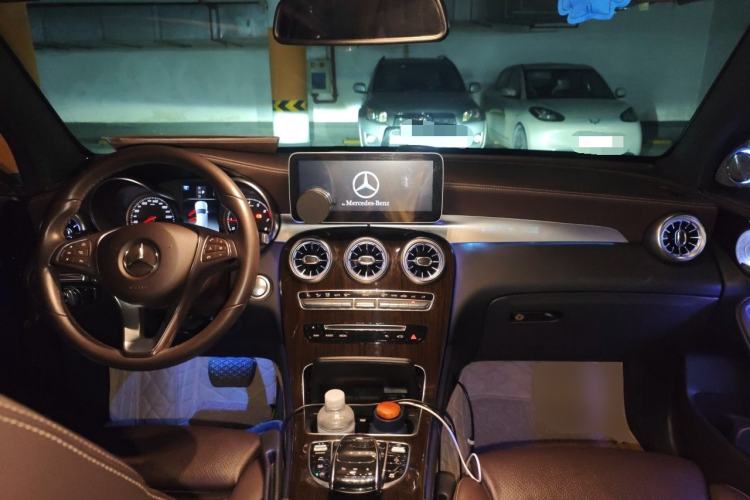 Used Mercedes-Benz GLC 2019 GLC 260 L 4MATIC Dynamic Model Center Console