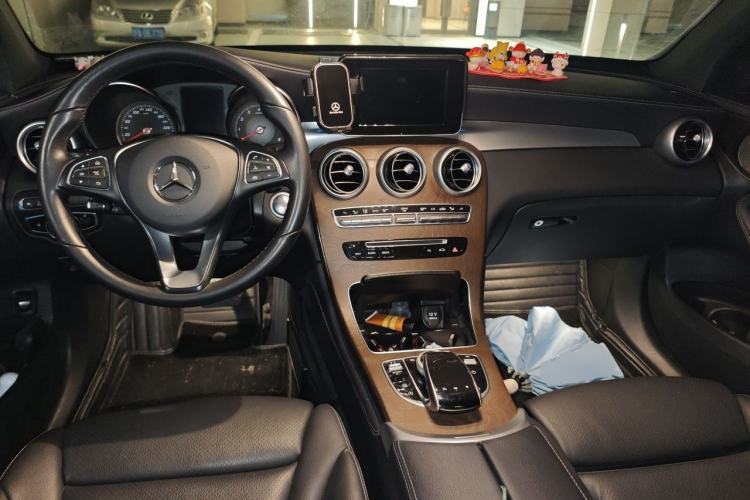 Used Mercedes-Benz GLC 2019 GLC 300 L 4MATIC Dynamic Model Center Console