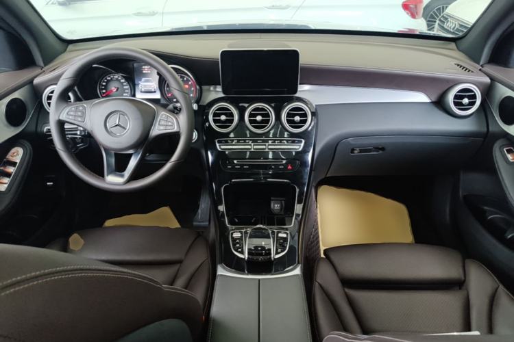 Used Mercedes-Benz GLC 2019 GLC 200 L 4MATIC Center Console